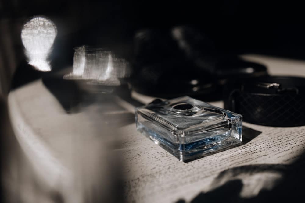 la familia de los perfumes amaderados es amplia y diversa