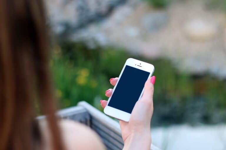 Imagen de Cómo elegir un celular según el tamaño de mano y tipo de uso