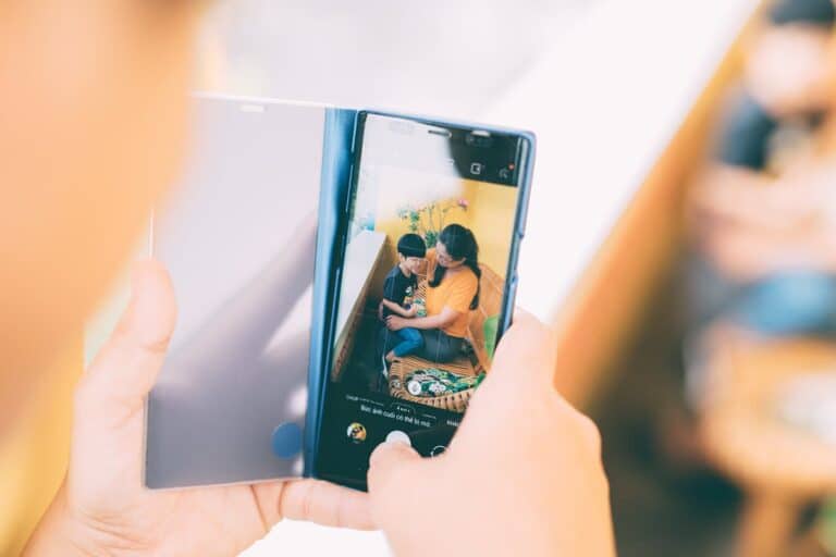 Imagen de Qué cambia entre un celular compacto y uno de pantalla grande
