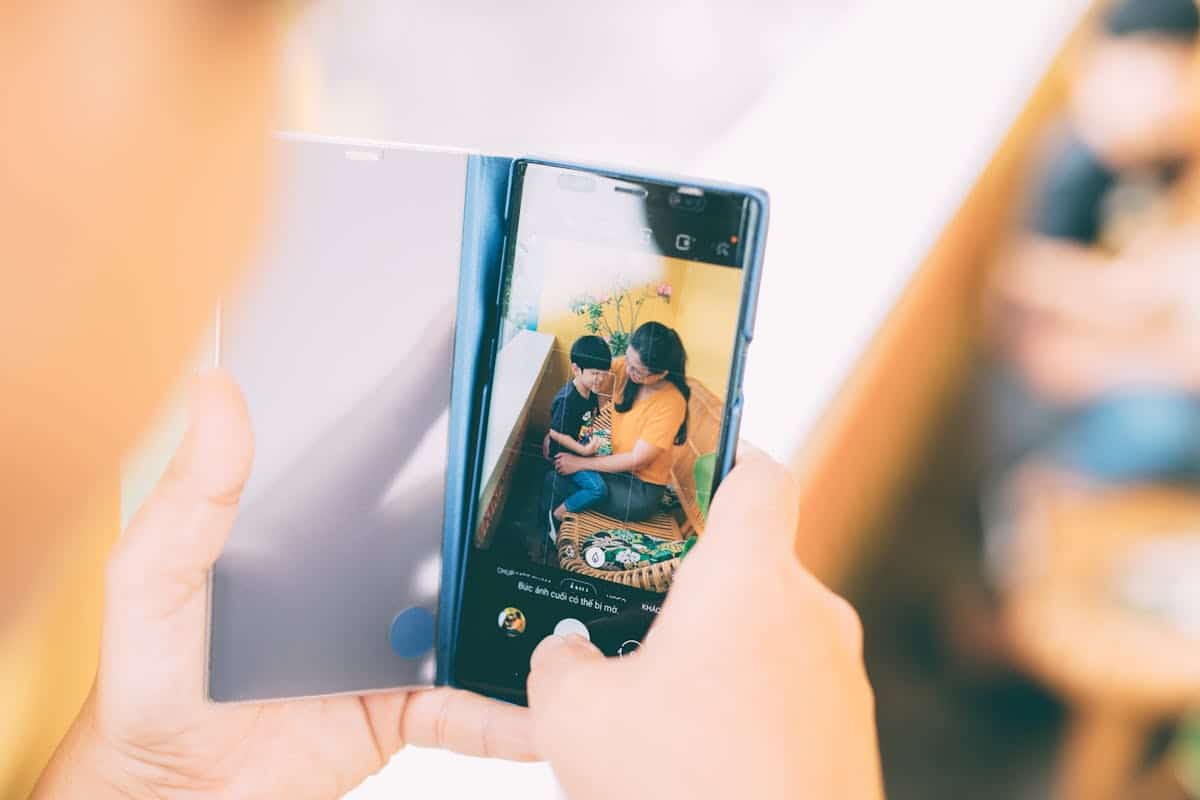 Imagen de Qué cambia entre un celular compacto y uno de pantalla grande