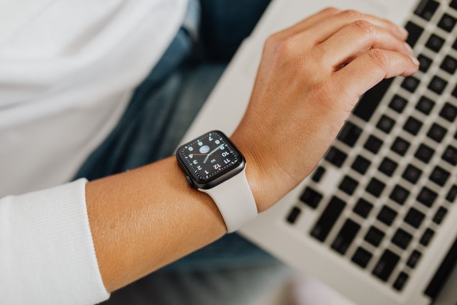smartwatch laptop ergonomia avanzada 2 Smartwatch y laptop en ergonomía avanzada