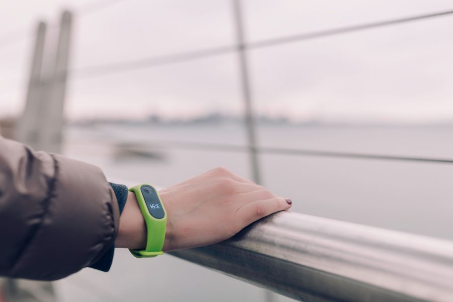 smartwatch verde ciudad urbana 1 Smartwatch verde y ciudad urbana